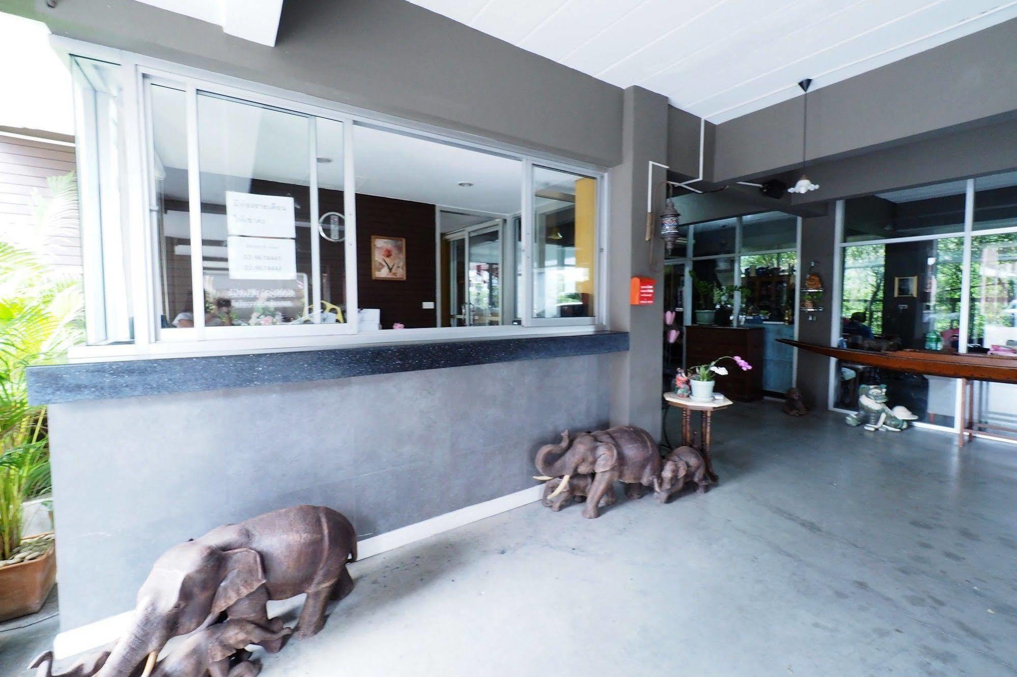 Namnon Place Nonthaburi Zewnętrze zdjęcie